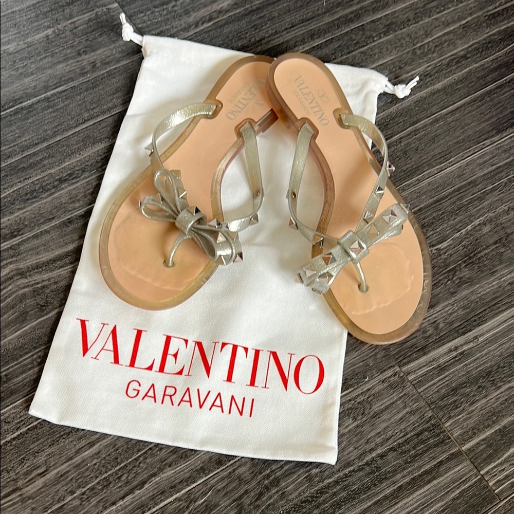 Valentino Garavani Rockstud Rubber (PVC) Flip Flop Bow Sandals-Damaged